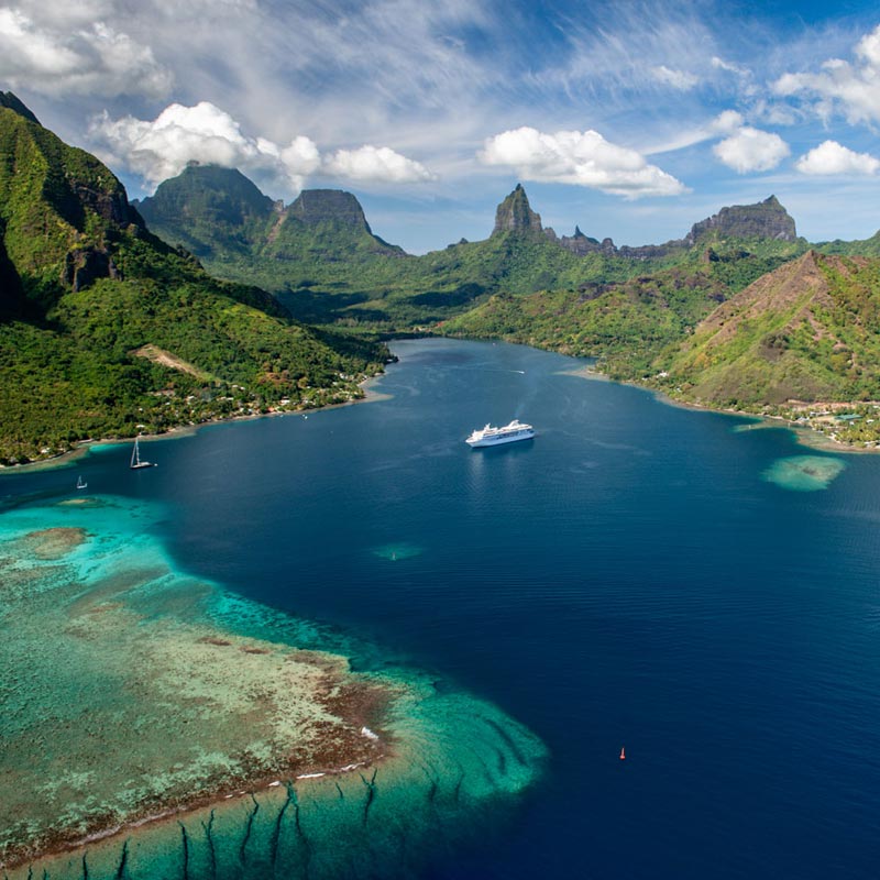 enjoy boat tours moorea