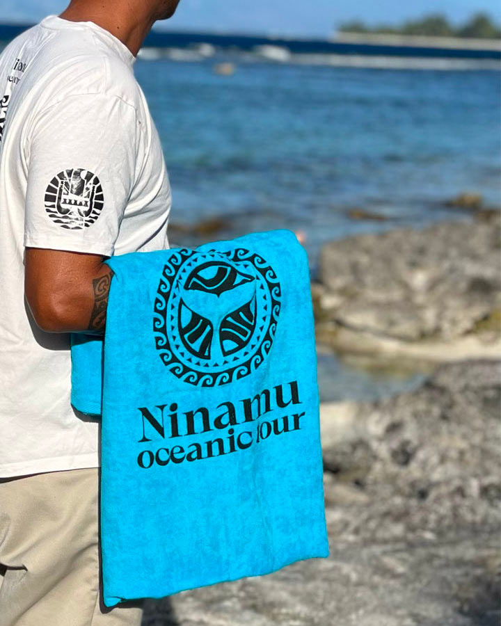 ninamu-oceanic-tour-shop-serviette-bleu-zoom
